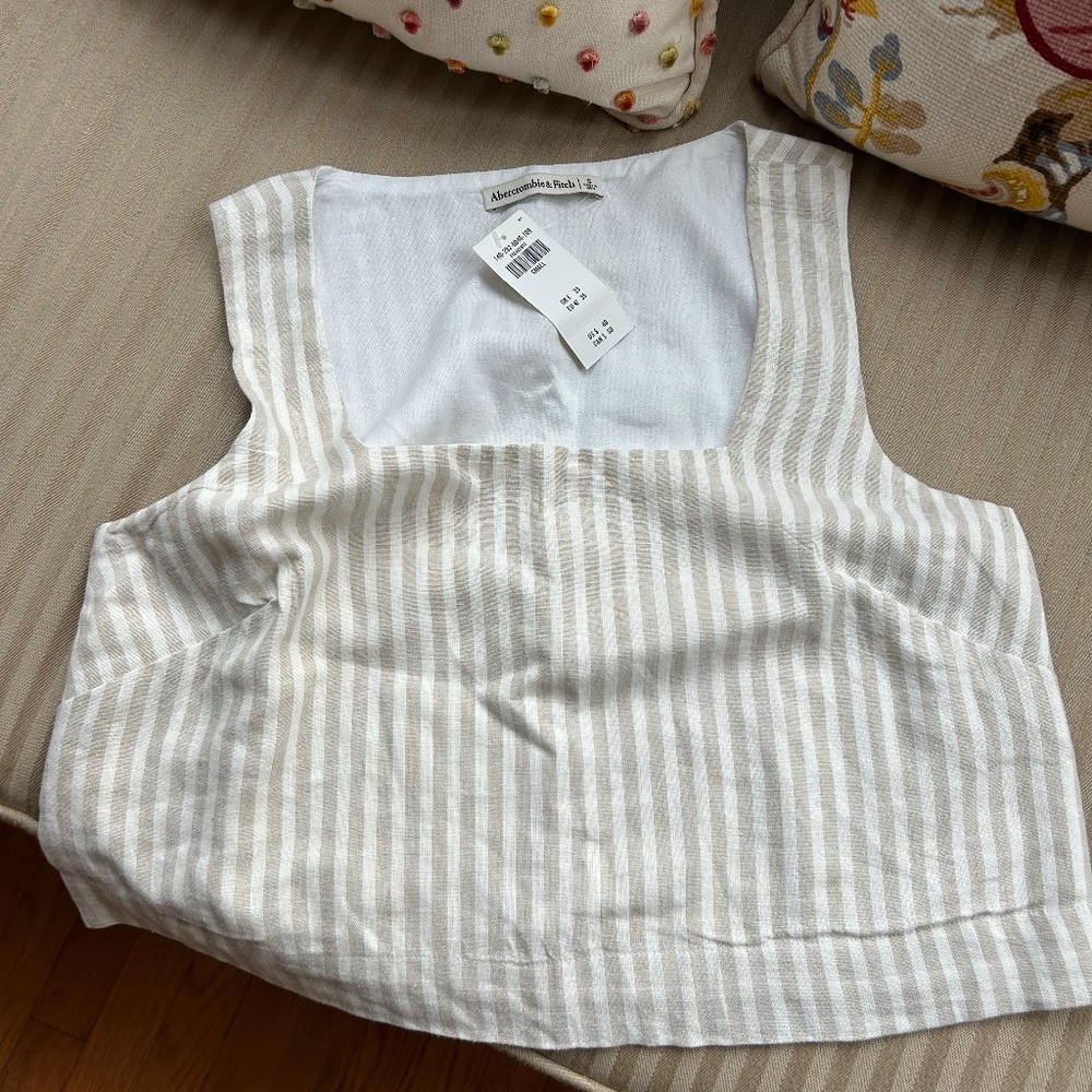 Abercrombie and fitch sleeveless cropped tank top